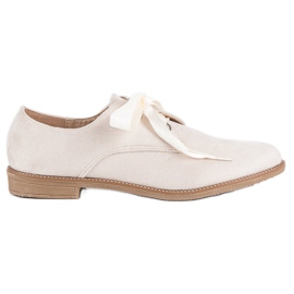 Sapato com fita de cetim marrom