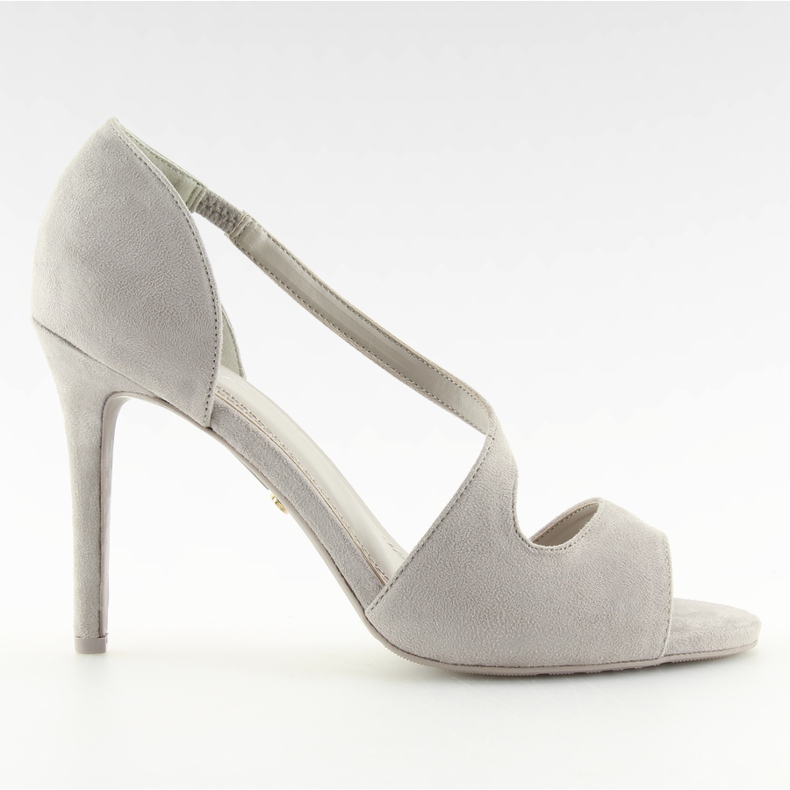 Bombas expostas cinza assimétrico C90 cinza