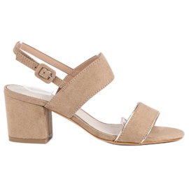 Filippo Sandálias elegantes em um poste marrom