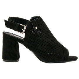 Sandálias a céu aberto com cabedal preto Sandálias a céu aberto com cabedal preto