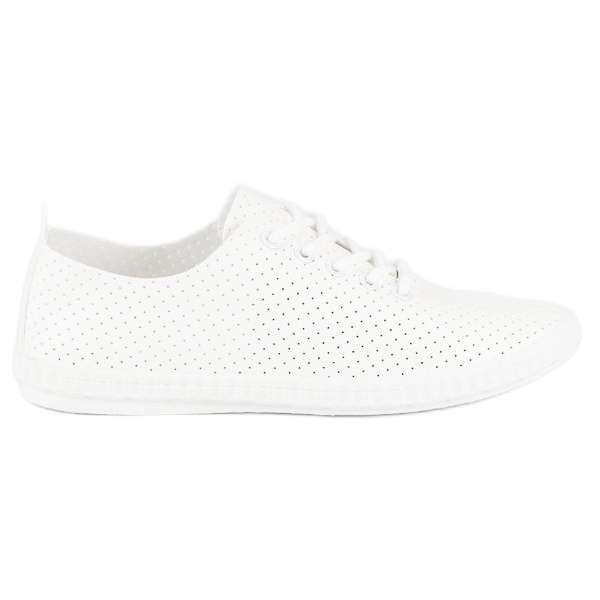Tênis branco com um openwork