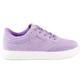 Tênis na plataforma roxo