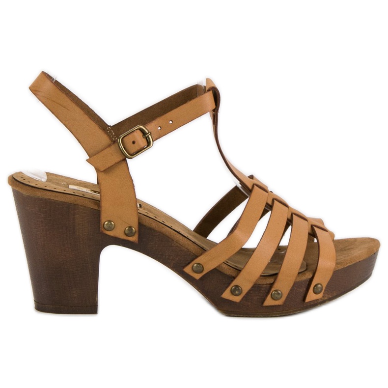 Corina Sandálias leves em um poste castanho