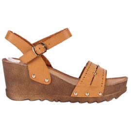 Sandálias de cunha de camelo marrom