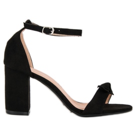 Diamantique Sandálias elegantes em um poste preto