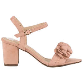 Top Shoes Sandálias cor de rosa em um post