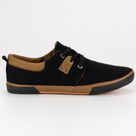 Tênis pretos amarrados marrom