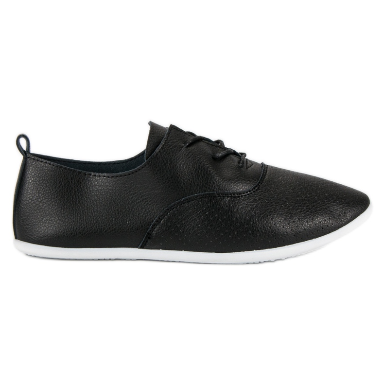 Tênis preto com cadarço