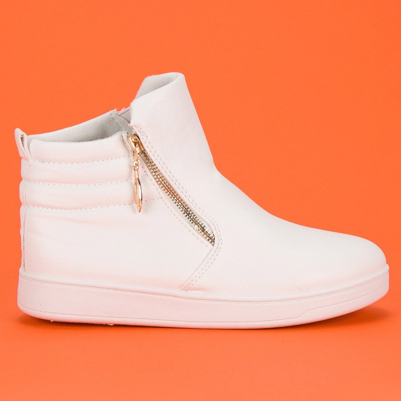 Tênis branco acima do tornozelo