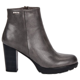 Filippo Botas de grafite no poste cinza Filippo Botas de grafite no poste cinza