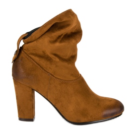 Botins de camurça em poste vinceza marrom