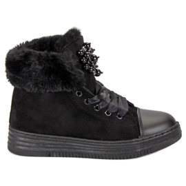 Tênis elegantes com isolamento preto Tênis elegantes com isolamento preto