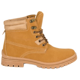 Botas de caminhada amarradas a camelo marrom