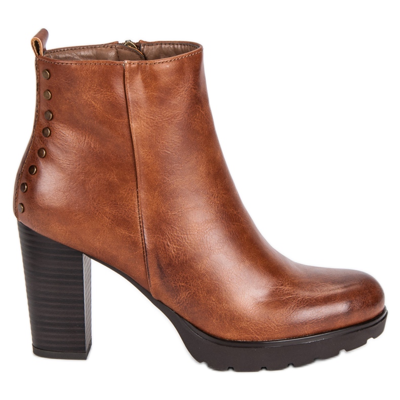 Filippo Botas marrons em um poste castanho