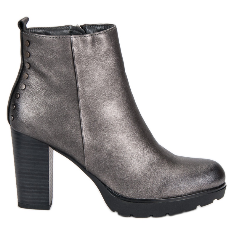 Filippo Botas de grafite no poste cinza