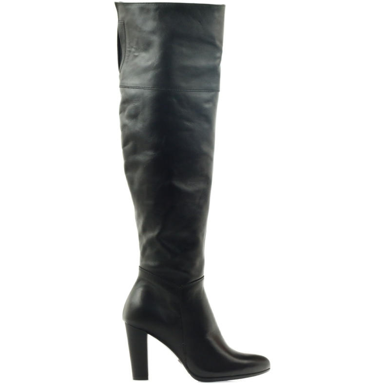 Botas pretas de salto alto preto