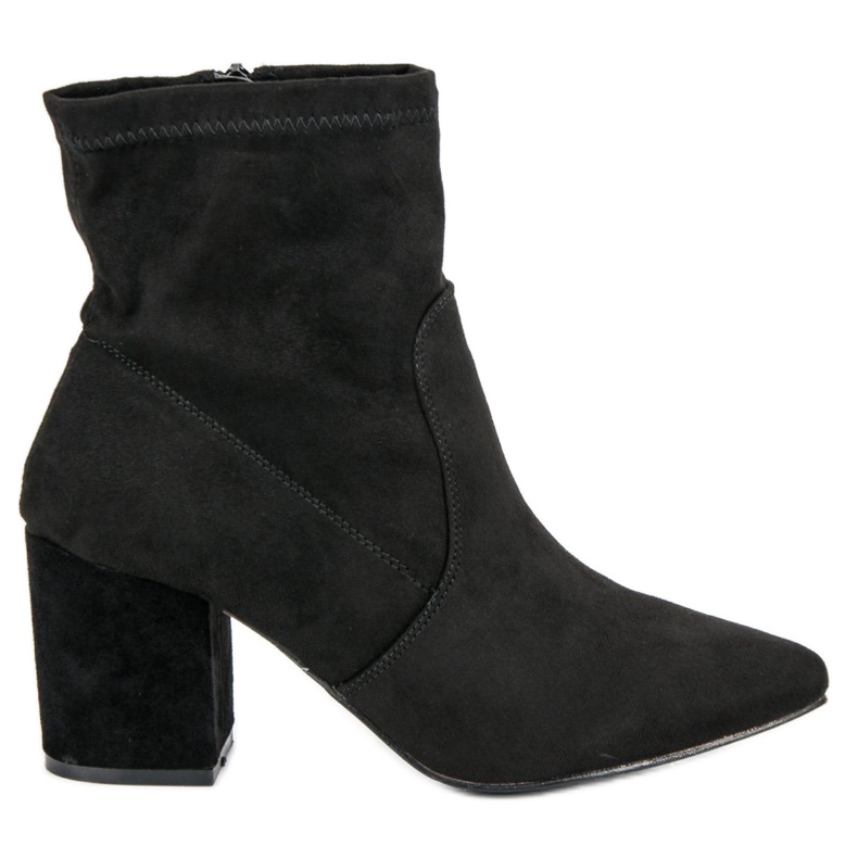 Small Swan Botas elegantes em uma postagem preto