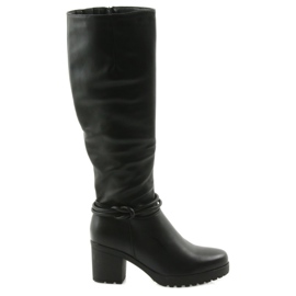 Botas FILIPPO 476 pretas no poste preto