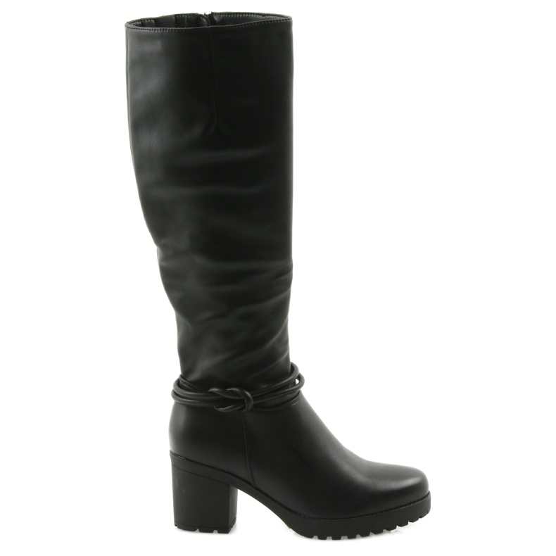 Botas FILIPPO 476 pretas no poste preto Botas FILIPPO 476 pretas no poste preto