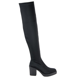 Small Swan Mosqueteiros combinando preto
