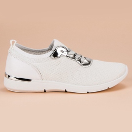 Calçados esportivos brancos Calçados esportivos brancos