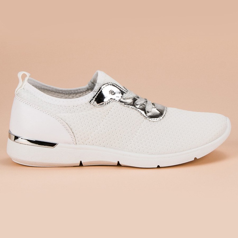 Calçados esportivos brancos