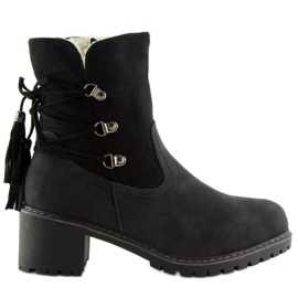 Botas pretas isoladas com preto cordeiro NC726 preto