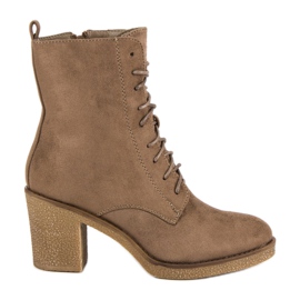 Super Mode Botas amarradas no poste marrom