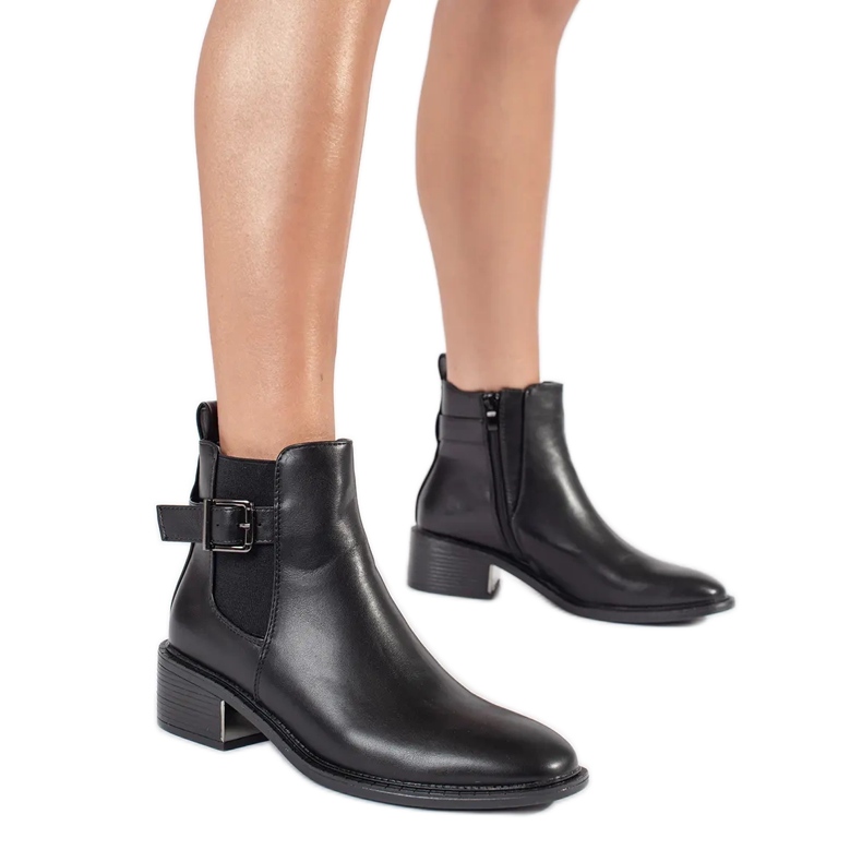 Botas clássicas com cinto preto