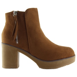 Botas em camelo de salto estável YL96009 Camel marrom