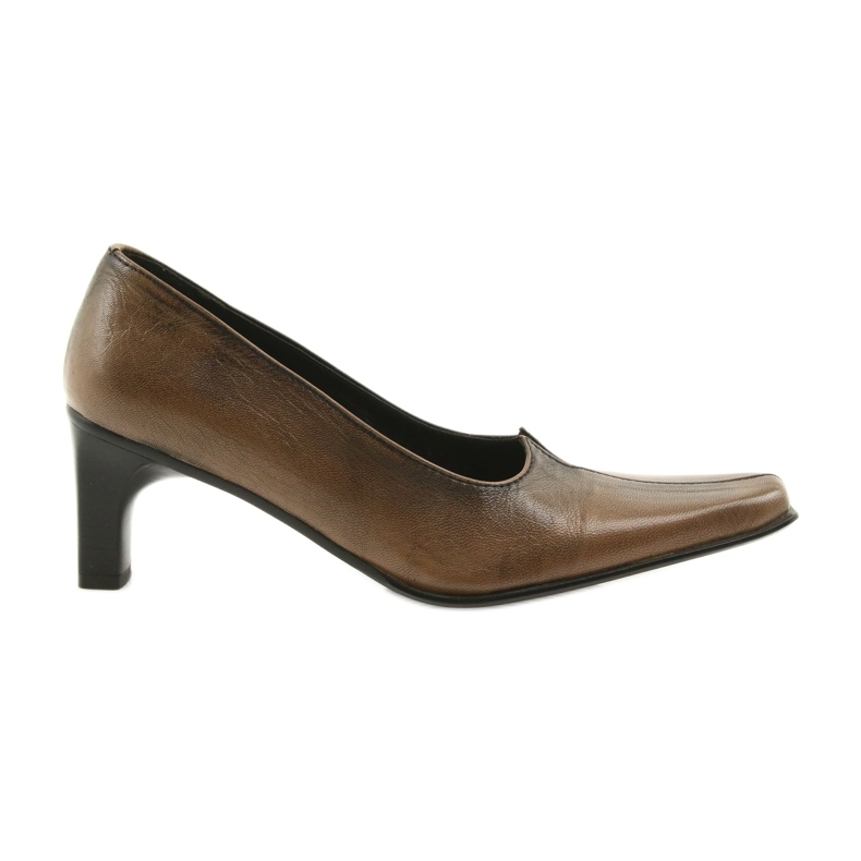 Bombas de couro castanho