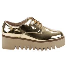 Corina Golden Brogues com um protetor dourado