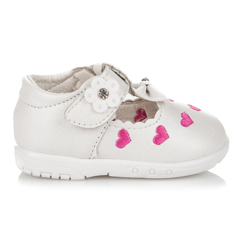 Chinelos em corações branco