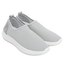 Tênis esportivos cinza NB270P