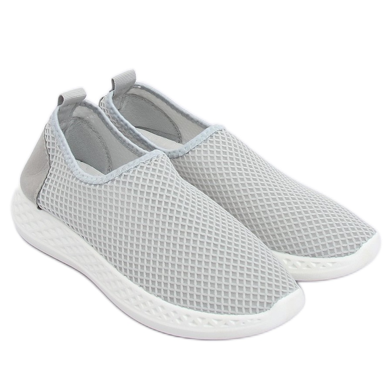 Tênis esportivos cinza NB270P