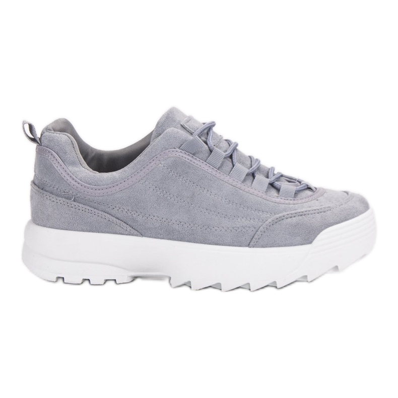 Tênis na plataforma cinza