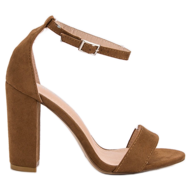 Ch. Creation Sandálias de camelo em um bar castanho