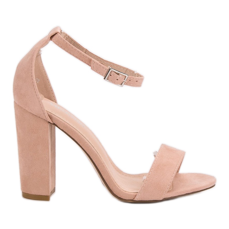 Ch. Creation Sandálias rosa em um bar