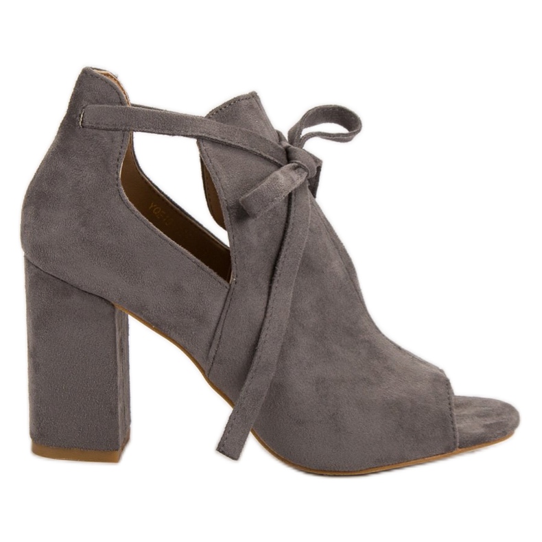 Vinceza Sandálias construídas em um bar cinza