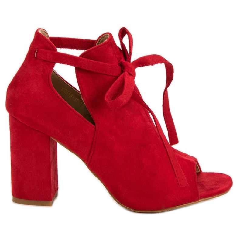 Vinceza Sandálias construídas em um bar vermelho