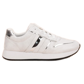 Tênis brancos confortáveis