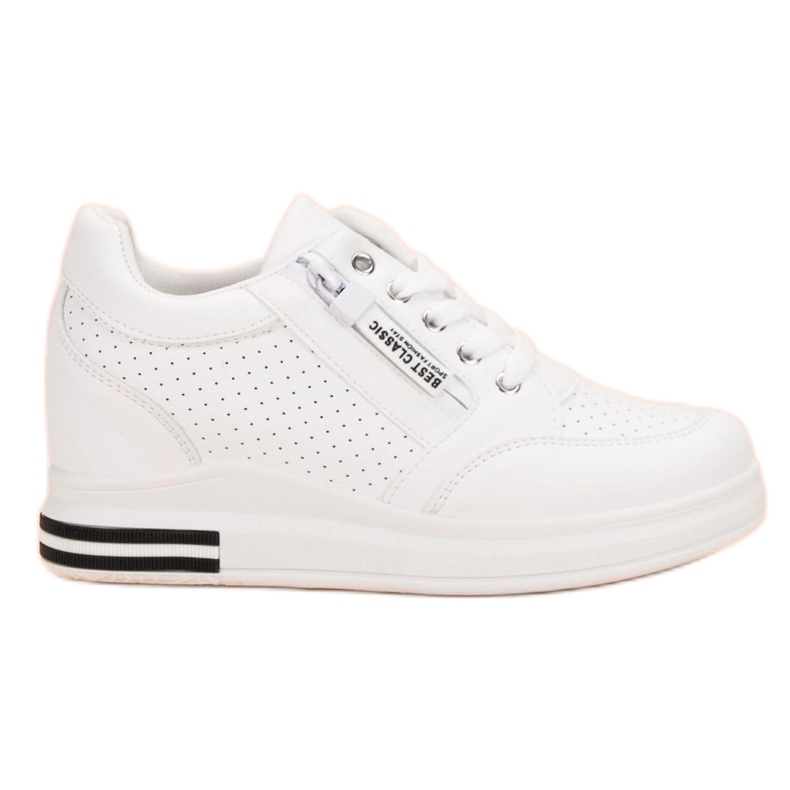 Tênis brancos elegantes