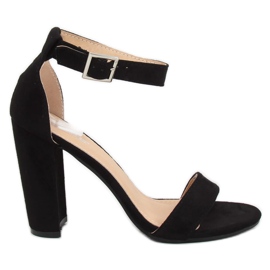 Sandálias pretas no poste. 369-18 Preto