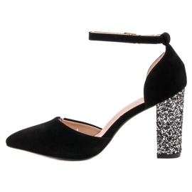 Weide Bombas com salto brilhante preto