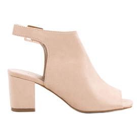 Super Mode Sandálias construídas em um bar marrom