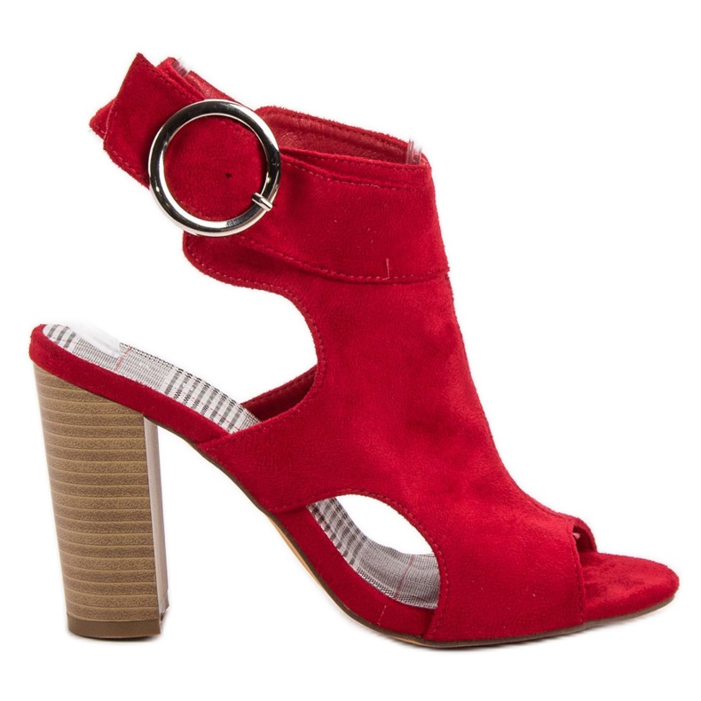 Erynn Sandálias vermelhas em um bar vermelho