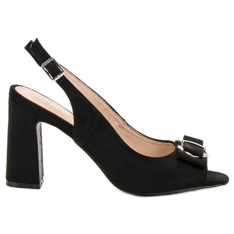 SHELOVET Sandálias em um bar preto