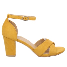 Sandálias amarelas FH-3M26 amarelas no poste amarelo Sandálias amarelas FH-3M26 amarelas no poste amarelo