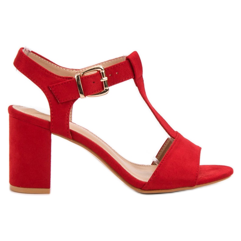 Anesia Paris Sandálias vermelhas em um bar vermelho