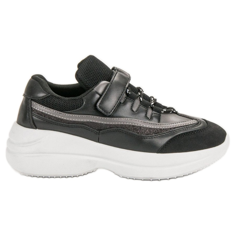 Tênis pretos elegantes